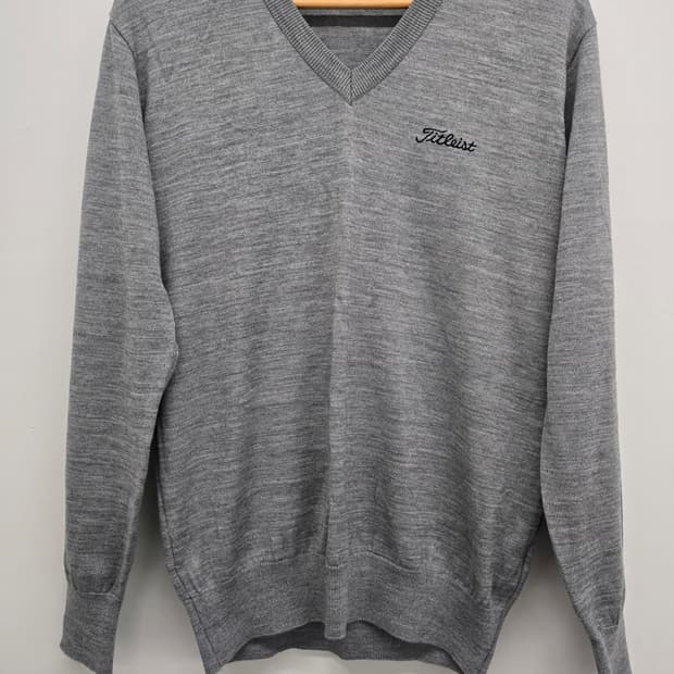 타이틀리스트 남성 V넥 긴팔니트.
싸이즈 95~100
