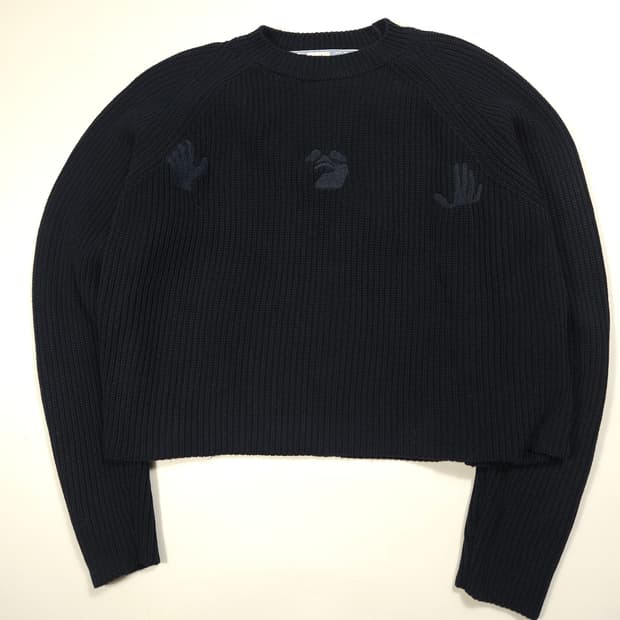 오프화이트 크롭 니트