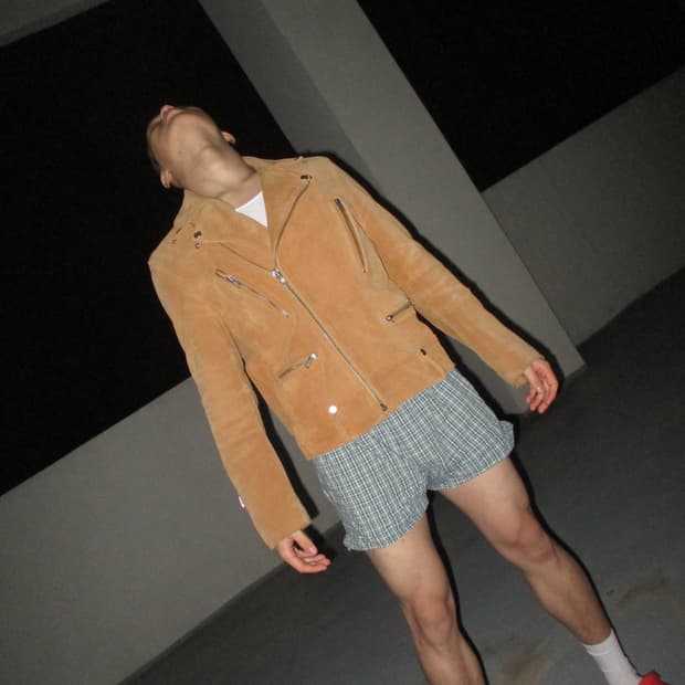 단단묵직 비바 스튜디오 스웨이드 자켓