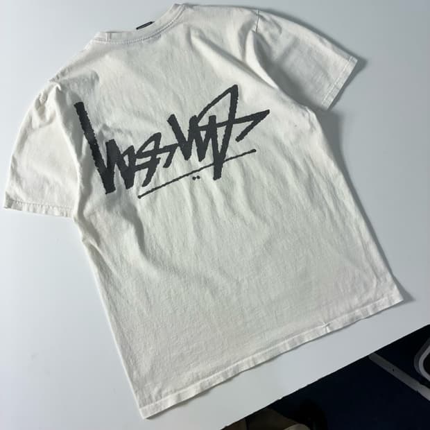 Stussy  스투시 플립 화이트 반팔 티셔츠 