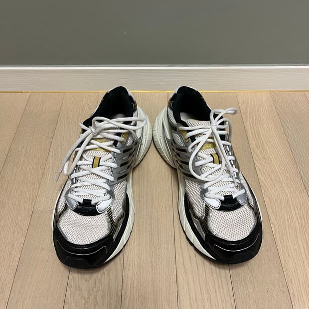 아디다스 운동화 사이즈 280 4만원에 판매합니다. 