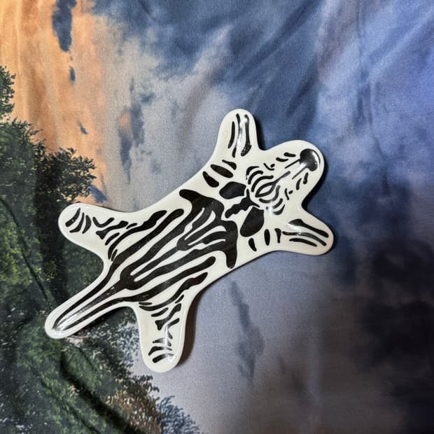 얼룩말 모양 흰색 트레이