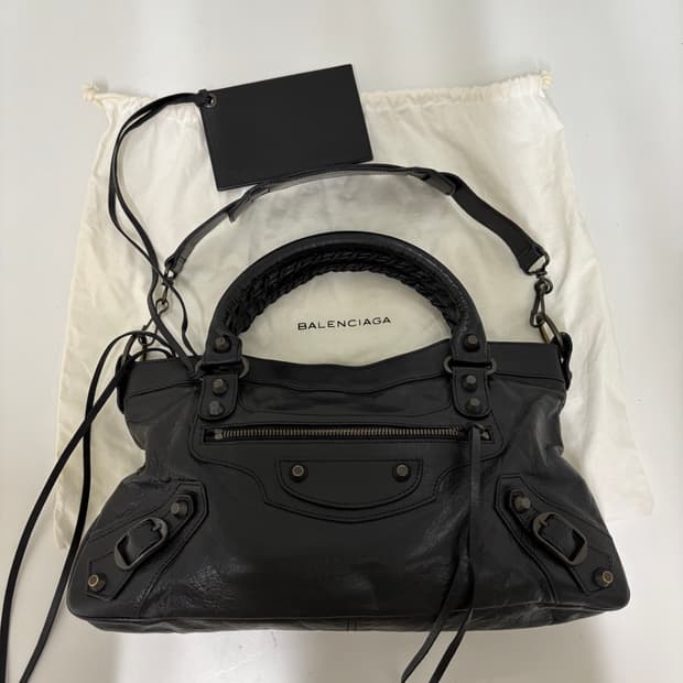 발렌시아가 모터백 클래식 퍼스트백