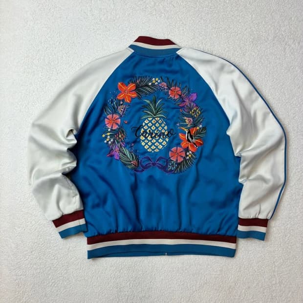 앤아더스토리 네츄럴 자수 스카쟌 자켓 PN5885