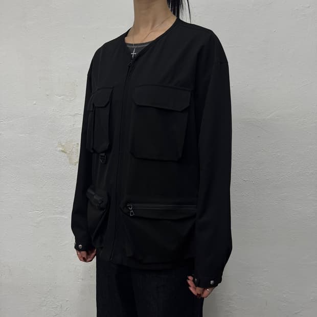 센스오브플레이스 블랙 나일론 논칼라 유틸리티 포켓 윈드브레이커