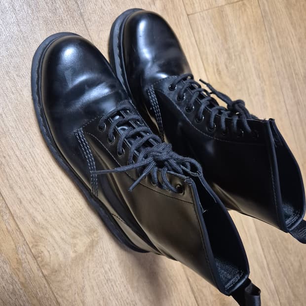 닥터마틴 1460 모노 8홀 부츠