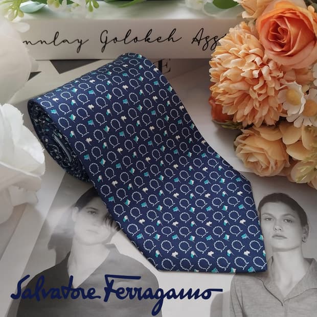 페라가모 실크 네이비 간치니 넥타이 8.2cm A+등급 K1832
