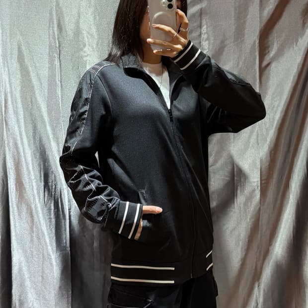 M A|X 아르마니 익스체인지 펀칭라인 트랙탑