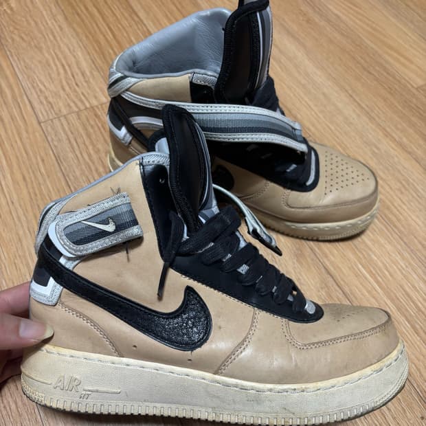 나이키 에어포스 x 리카르도 티시 미드 탄