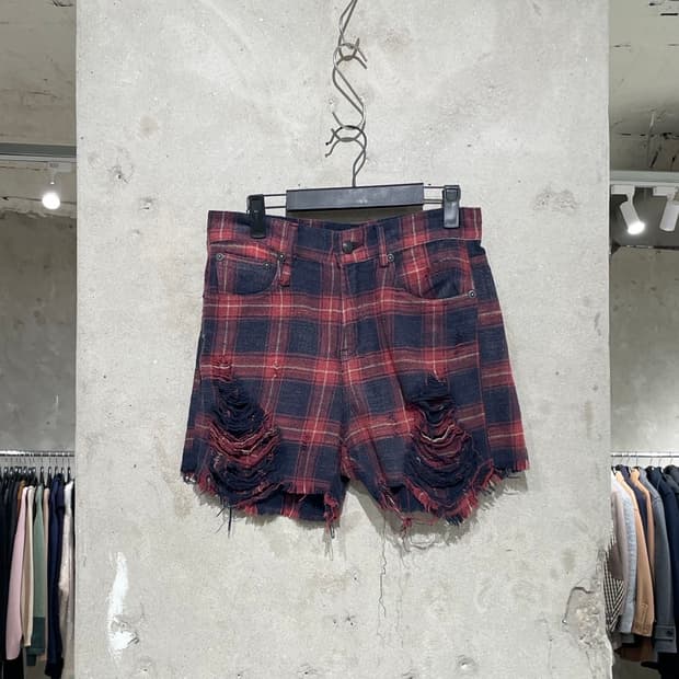 r13 마룬 플레이드 슈레딧 슬라우치 쇼츠