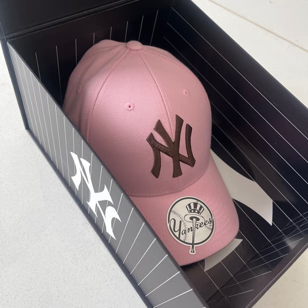 [카리나&TWS PICK]시그니처 스트럭쳐 볼캡 뉴욕양키스