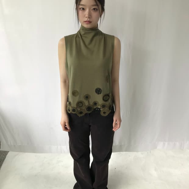 올리브 자수 나시