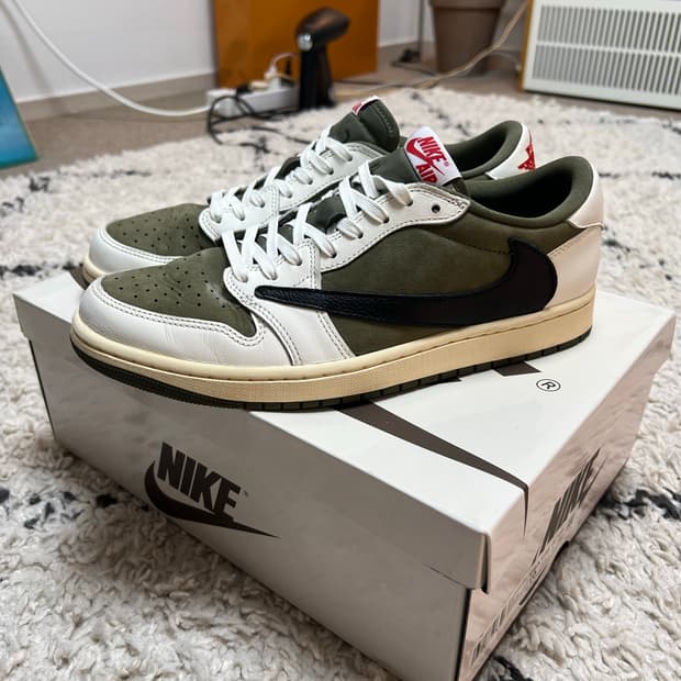 조던1  x 트래비스 스캇 Retro Low OG S래비