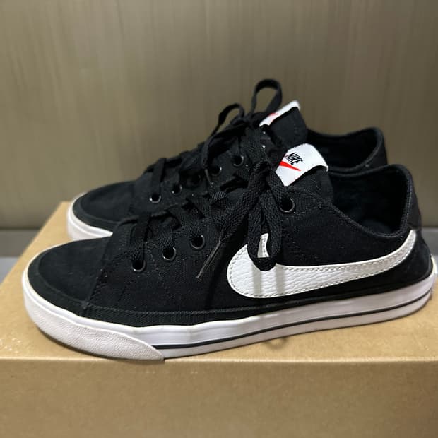 나이키 코트레거시 캔버스 235사이즈