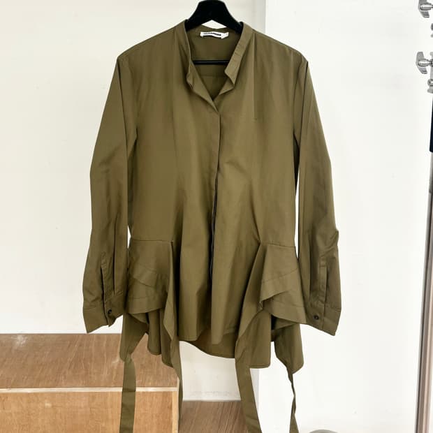 질샌더 카키 셔링 랩 셔츠