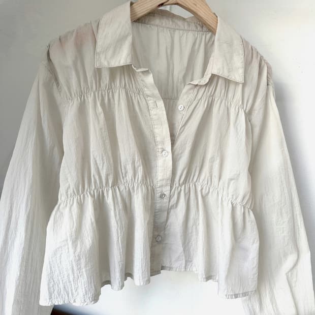 　 Sheer fabric design shirred blouse shi