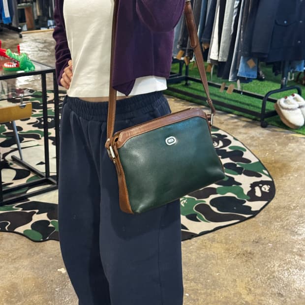 라코스테 클래식 가죽 크로스백