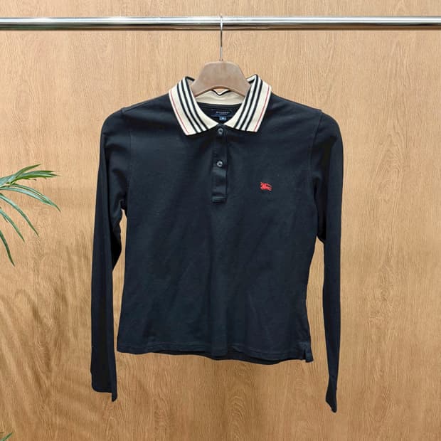 버버리 런던 코튼 긴팔 티셔츠 배색 카라 로고 자수 디테일 슬림핏 블랙