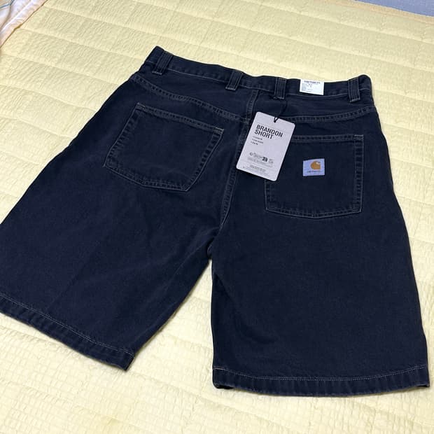 (M)칼하트윕 브랜든 숏 팬츠 스미스 블랙스톤워시 판매합니다.