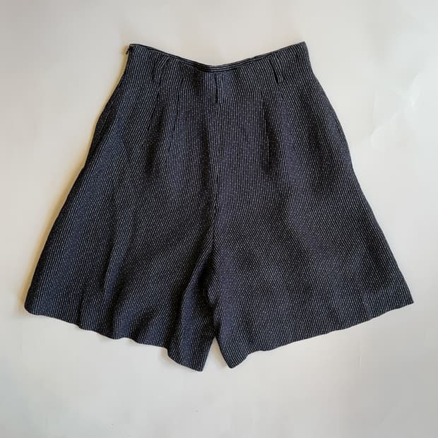 STRIPE PINTUCK SHORTS