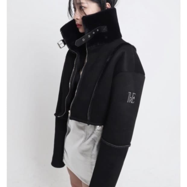 티유알이 카리나 무스탕