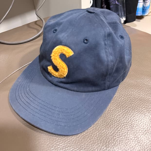 슈프림 s로고6패널캡 네이비 레어템