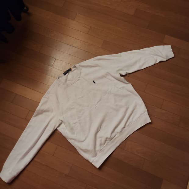 폴로 흰색 맨투맨