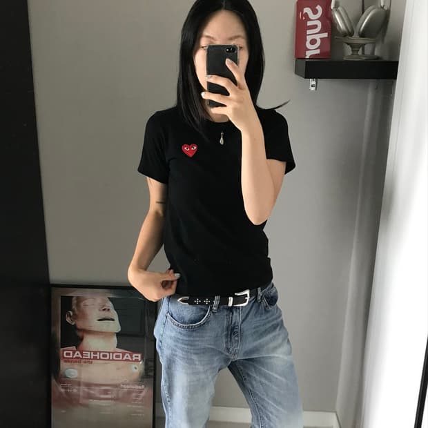 꼼데가르송 레드 와펜 블랙 반팔티