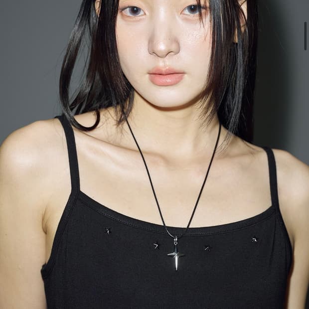 헬레네파리스 레더 볼드 크로스 네크리스 목걸이