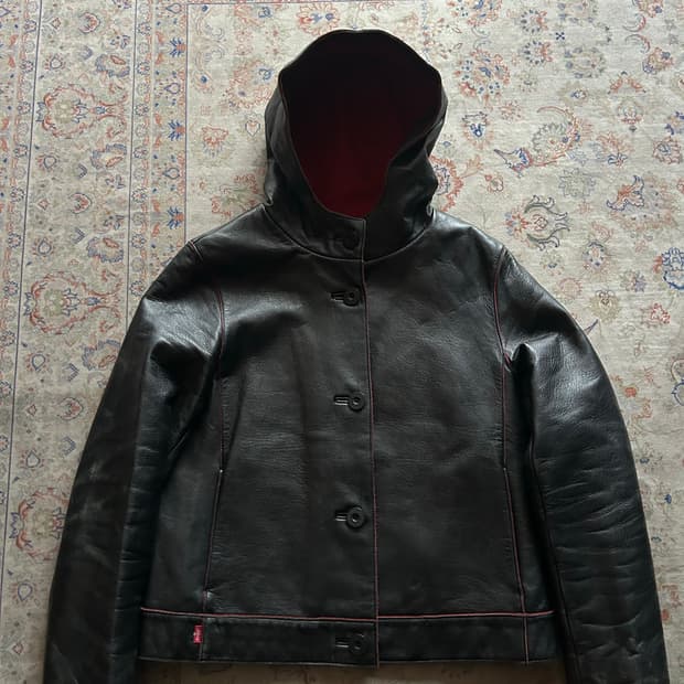 00‘s Levi’s leather hood jacket