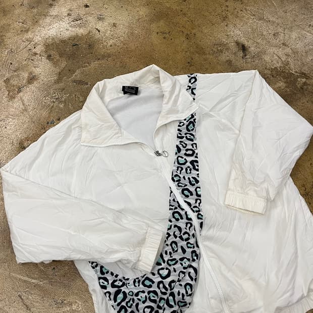 나이키 호피 레오파드 빅 스우시 바람막이 