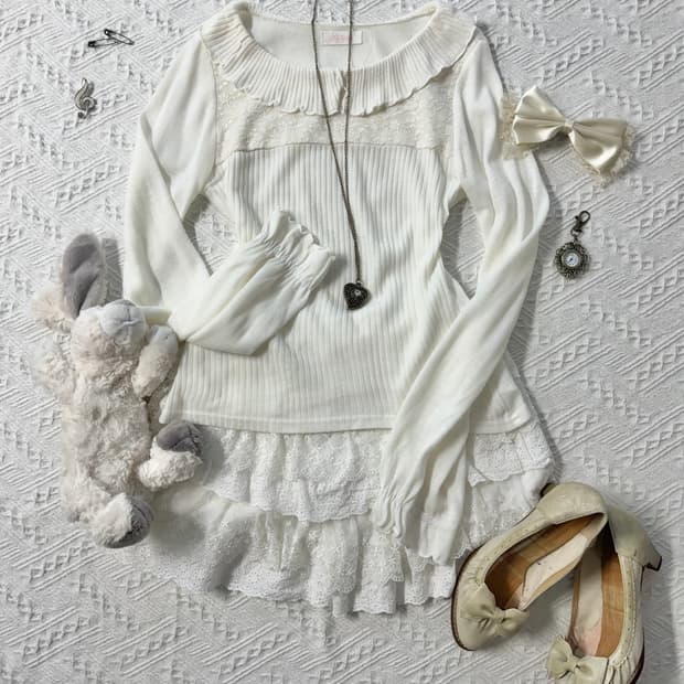 리즈리사 레이스 러플 디테일 니트