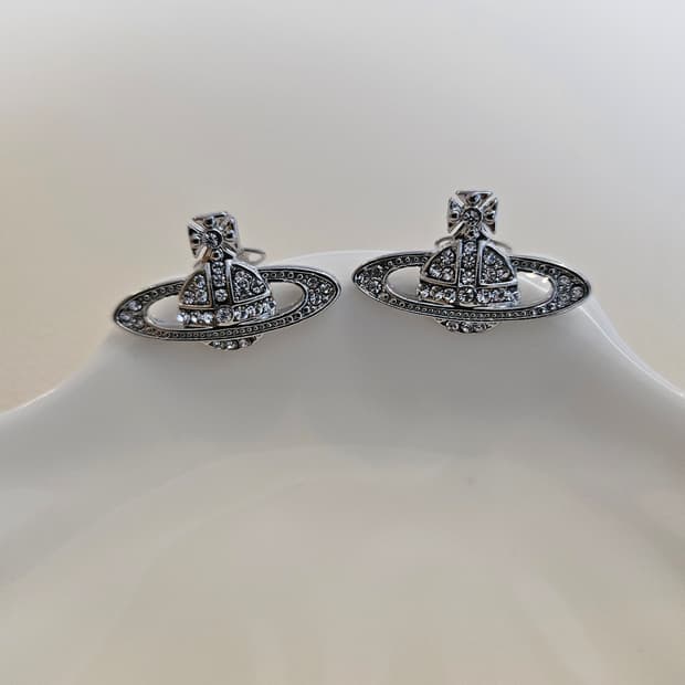 비비안웨스트우드 업사이클링 큐빅  귀걸이