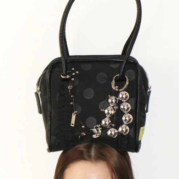 여밈 블랙 도트 토트백