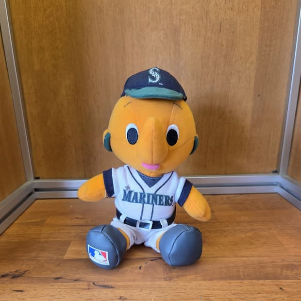 Satochan MLB Mariners PlushDoll (Orange)