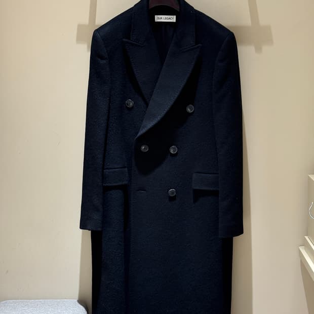 아워레가시 웨일 코트 블랙