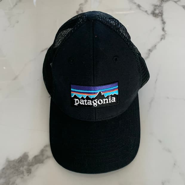 파타고니아 블랙 메쉬캡 모자
