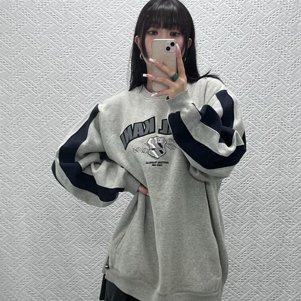 칼 카니 올드스쿨 레트로 키치 자수로고 맨투맨 L C13499