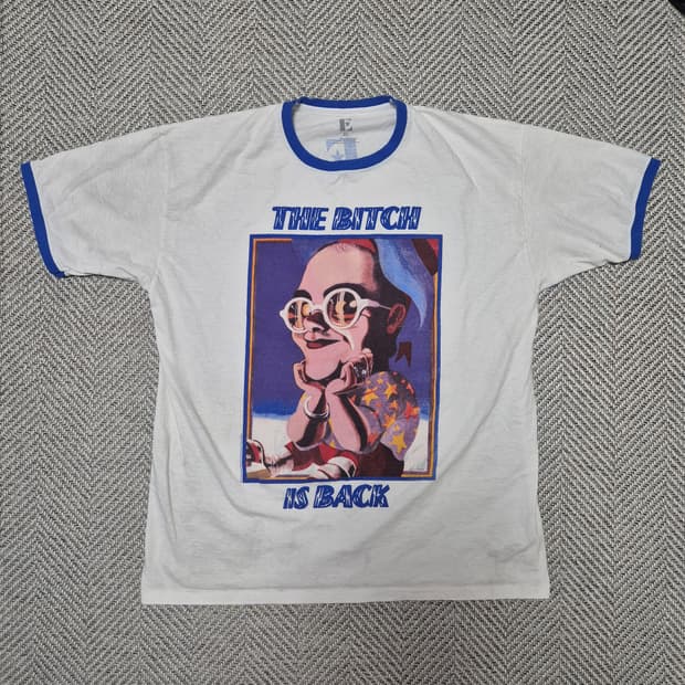 엘튼 존 "THE BITCH IS BACK" 머천 링거 티셔츠 (XL)