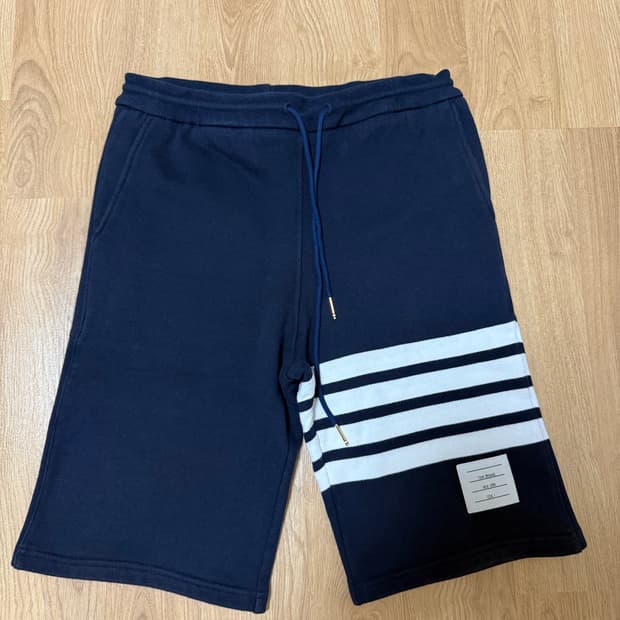 (상태최고) 톰브라운 4bar 반바지 1size