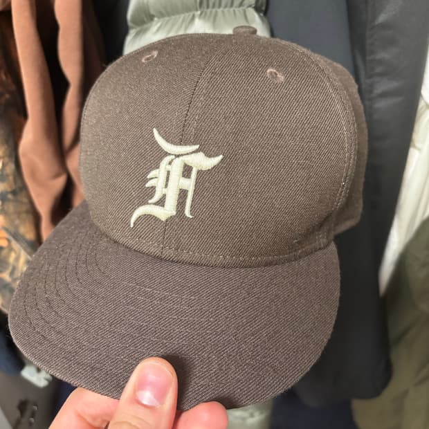 피어오브갓X뉴에라 모자 판매합니다 (57size)