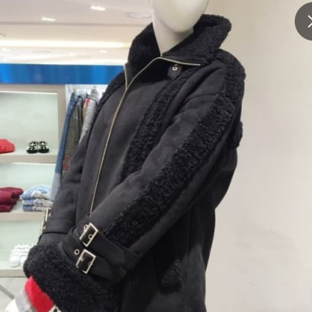 sjyp 블랙 무스탕자켓