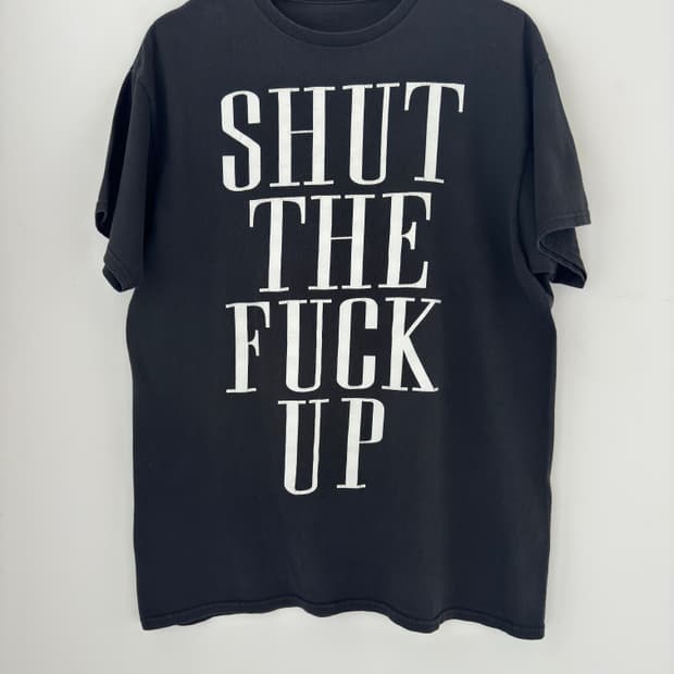 [MADE IN USA] “SHUT THE FUCK UP” 프린트 티셔츠