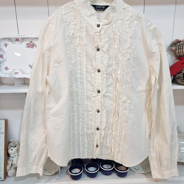 JUNTINI 프릴 장식 블라우스 아이보리