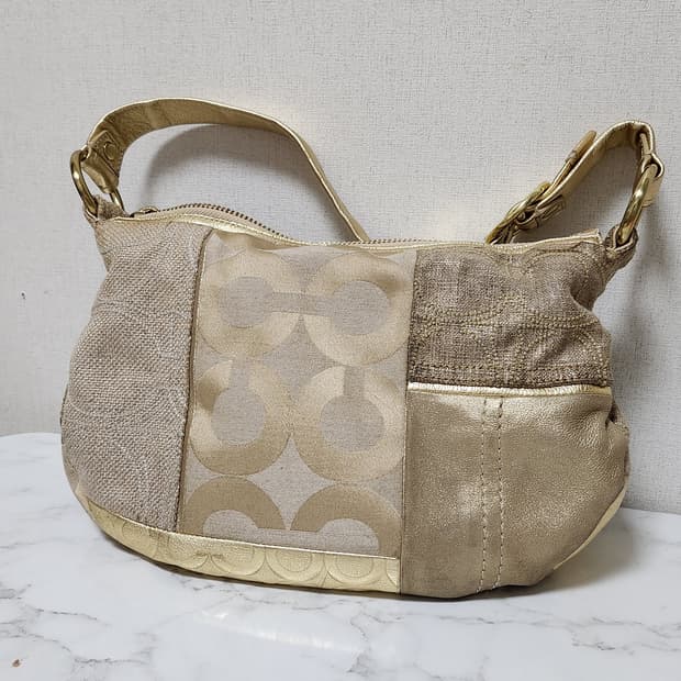 코치 메탈 패치워크 빈티지 버클 숄더백