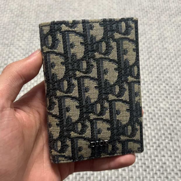 디올 오블리크 오거나이저 카드지갑