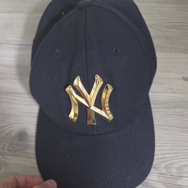 MLB 뉴욕 양키스 블랙 메탈 로고 볼캡