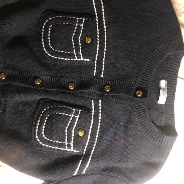 프라다 금장 버튼 가디건