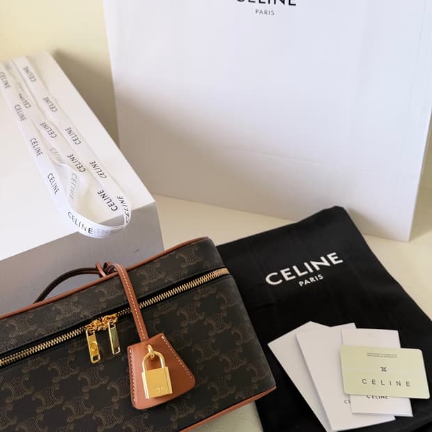 셀린느 트리옹프 베니티 케이스