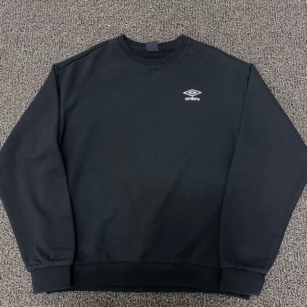 엄브로 맨투맨 블랙 95(M)